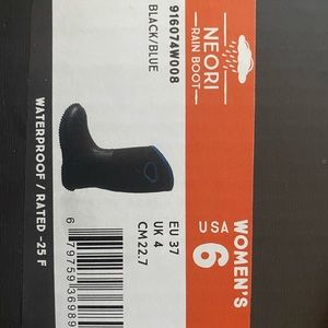 Black rain boots with blue trim holes for easy on and off. Rated for -25 weather